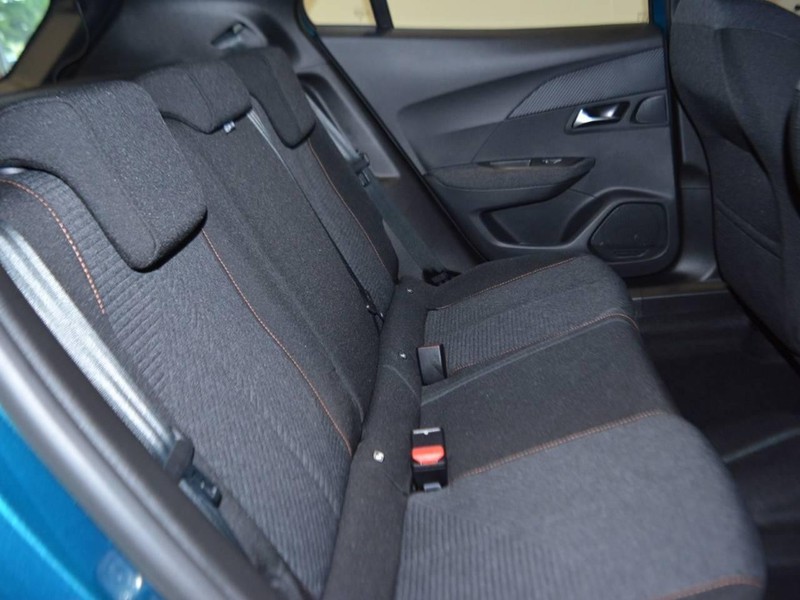 7 - Peugeot 2008 1.2 hybrid 145cv allure e-dcs6