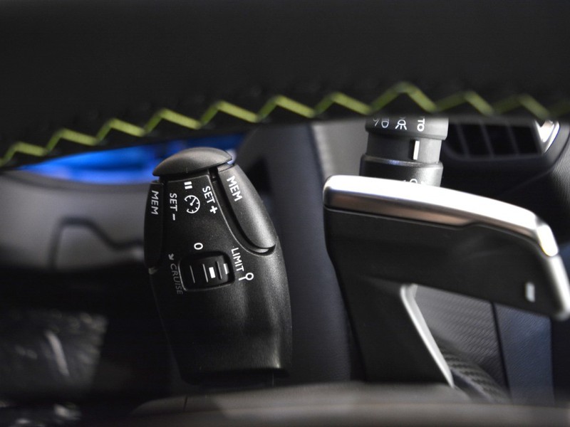 19 - Peugeot 2008 1.2 hybrid 136cv gt e-dcs6