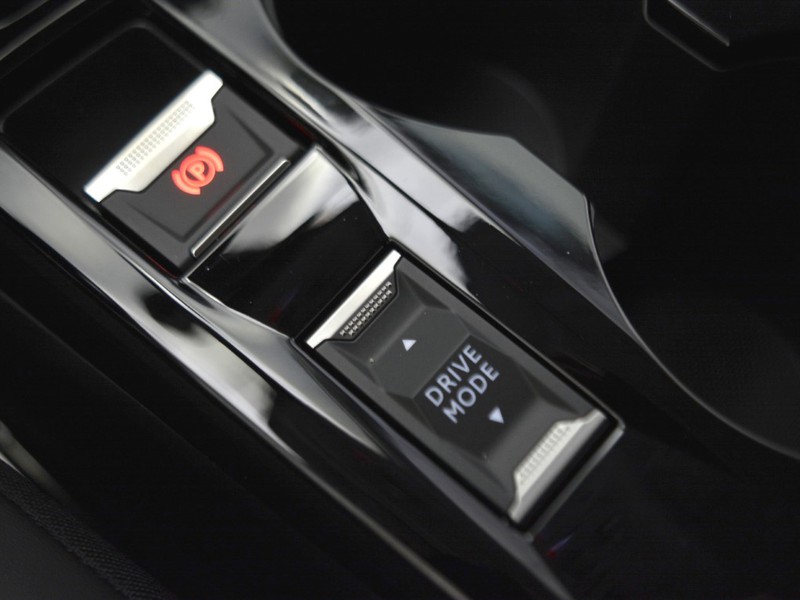 19 - Peugeot 208 1.2 hybrid 48v 100cv allure e-dcs6