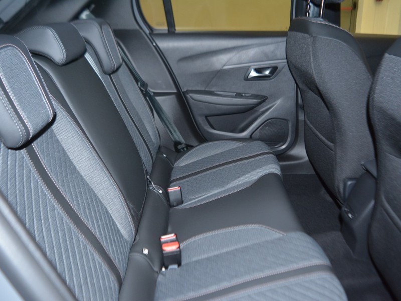 7 - Peugeot 208 1.2 hybrid 48v 100cv allure e-dcs6