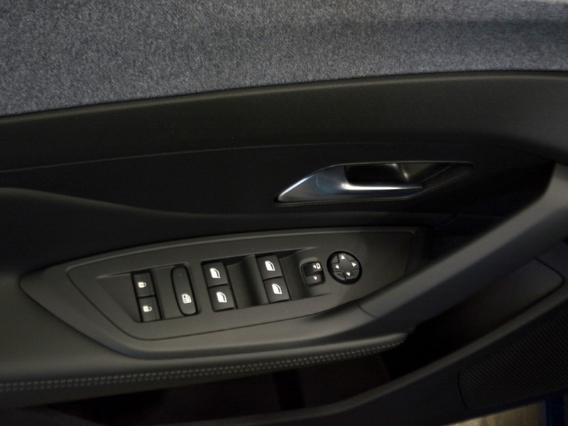 13 - Peugeot 308 1.2 hybrid 145cv allure e-dcs6