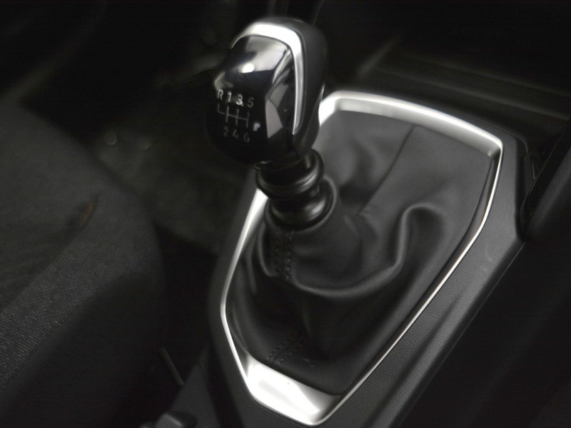 19 - Peugeot 208 1.2 puretech 100cv style s&s