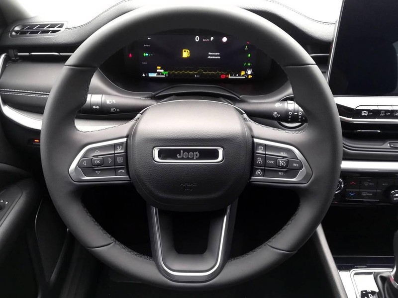 7 - Jeep Compass 1.3 turbo t4 phev altitude 4xe at6