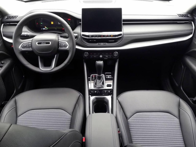 7 - Jeep Compass 1.3 turbo t4 phev altitude 4xe at6