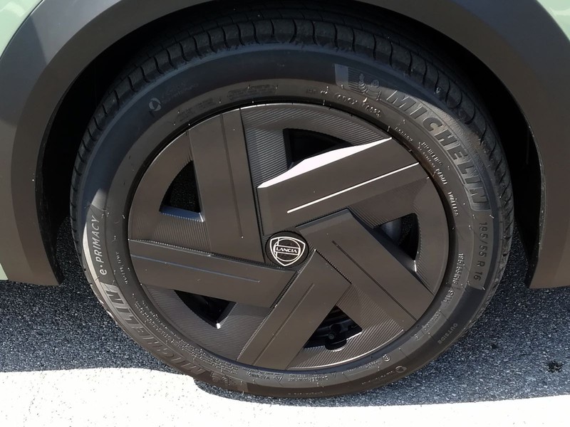 13 - Lancia Ypsilon 1.2 mhev 110cv e-dct