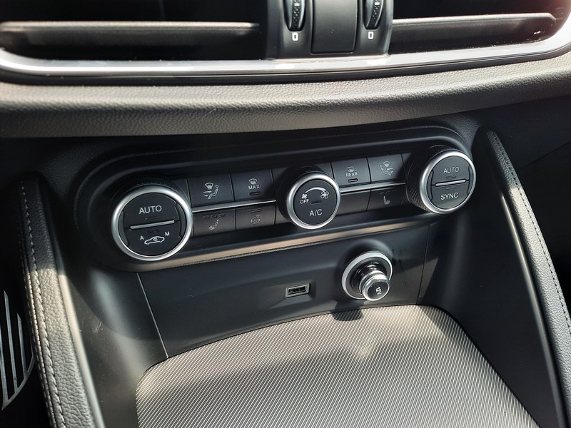 13 - Alfa Romeo Stelvio 2.2 turbo 210cv veloce q4 at8