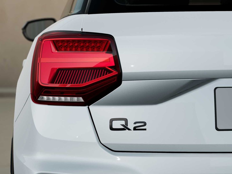 7 - Audi Q2 30 2.0 tdi identity black