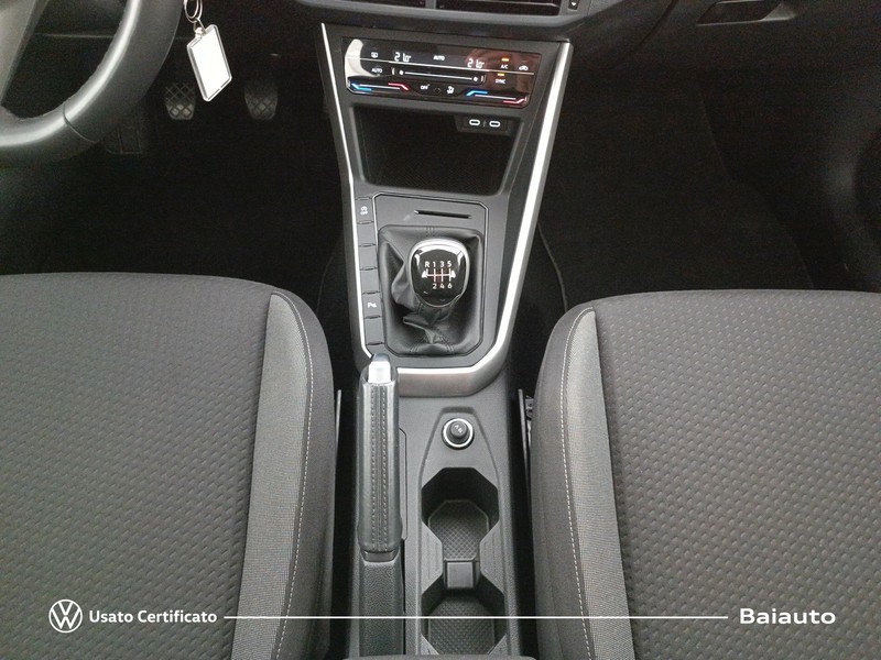13 - Volkswagen Taigo 1.0 tsi 110cv life