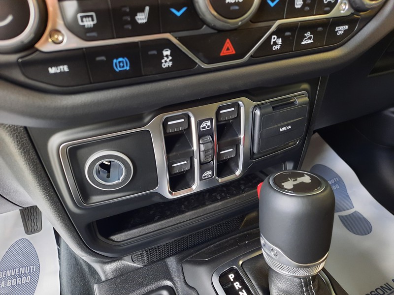 13 - Jeep Wrangler unlimited 2.0 atx phev sahara 4xe auto