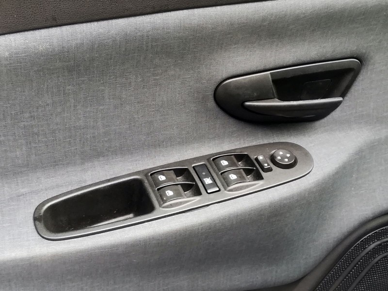 19 - Lancia Ypsilon 1.0 firefly hybrid 70cv gold s&s
