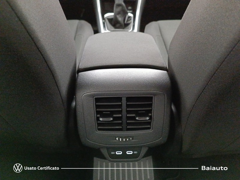13 - Volkswagen T-Roc 1.5 tsi act life