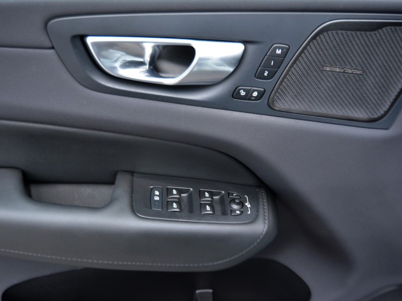 13 - Volvo XC60 2.0 b4 plus dark automatico