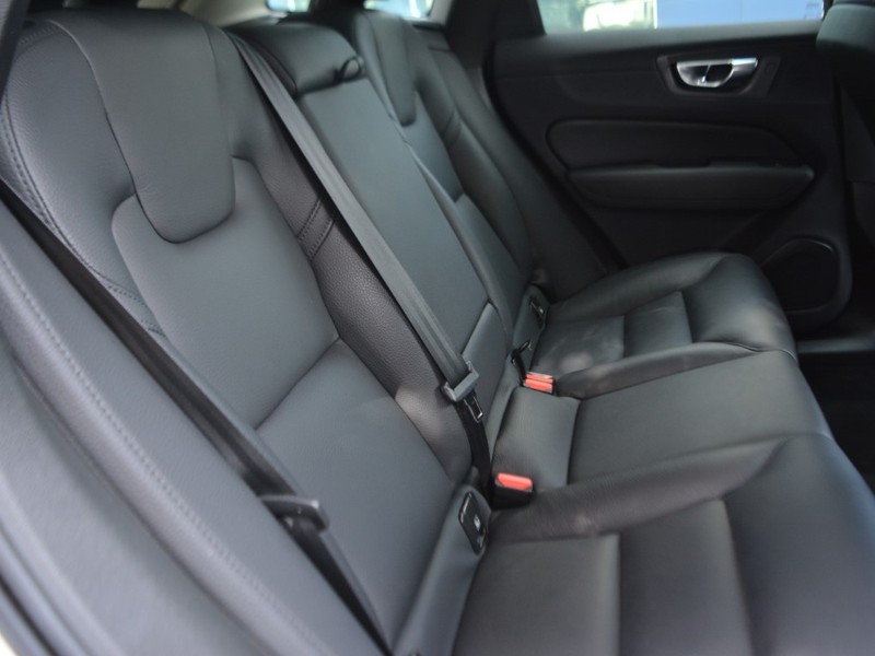 7 - Volvo XC60 2.0 b4 plus dark automatico