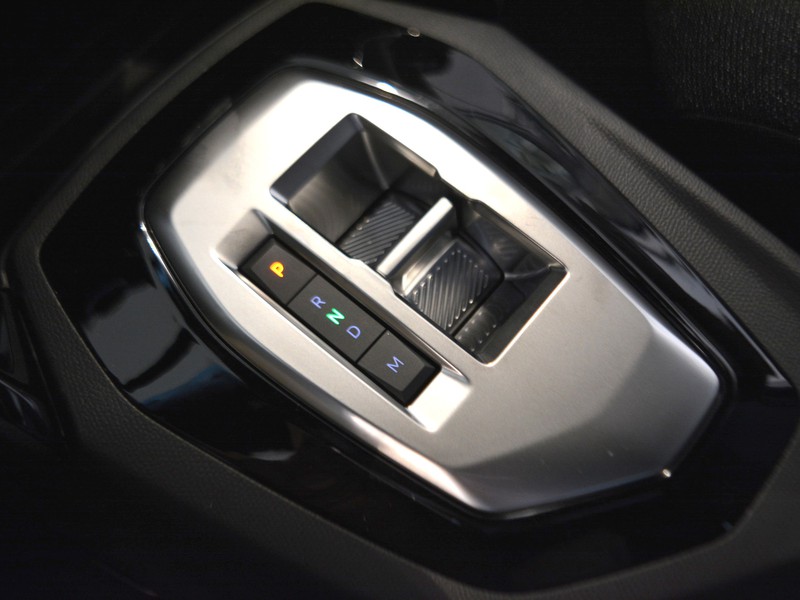 13 - Peugeot 2008 1.2 hybrid 145cv style e-dcs6