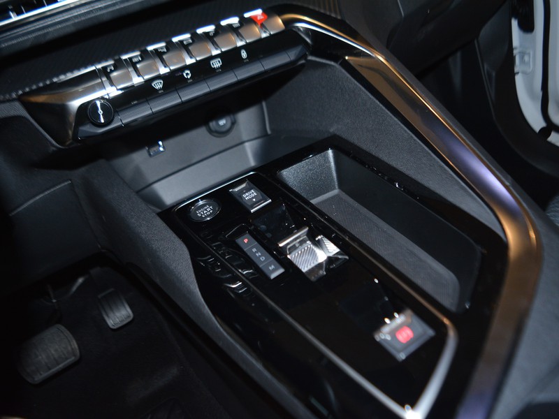 13 - Peugeot 5008 1.5 bluehdi allure pack eat8 s&s