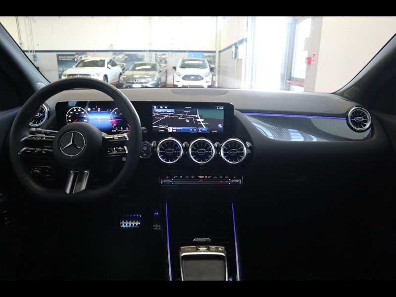 13 - Mercedes GLA 200 d amg line premium 8g-dct