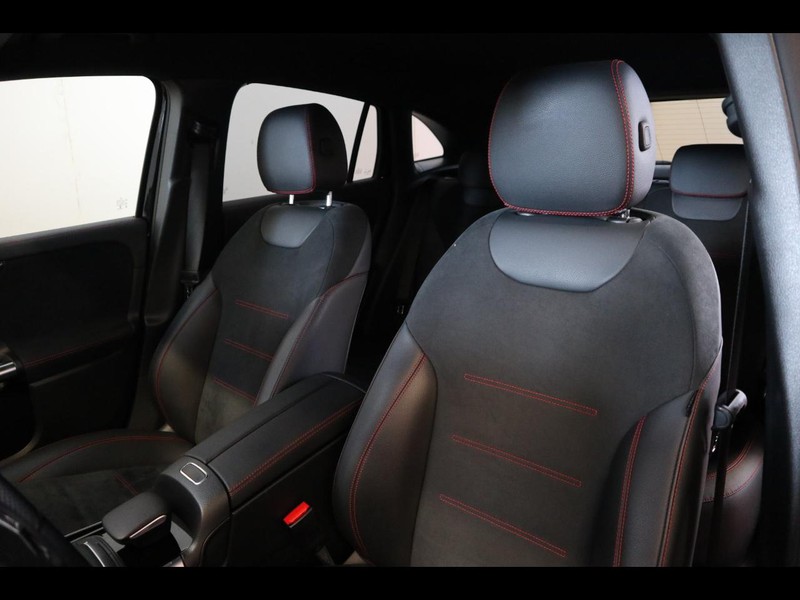 7 - Mercedes GLA 200 d premium 8g-dct