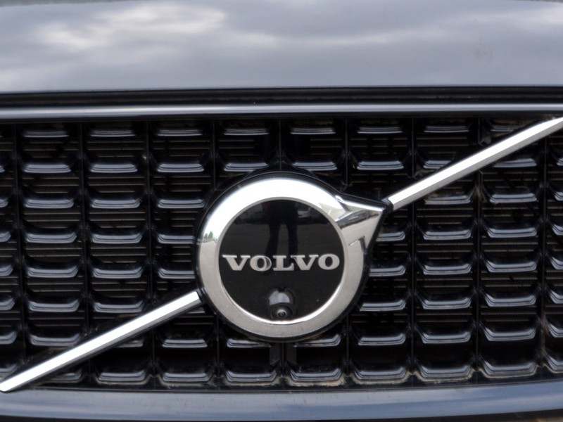 19 - Volvo XC60 2.0 b4 plus dark automatico