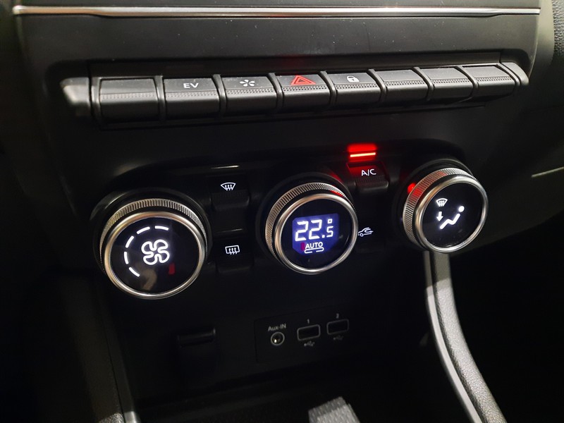 13 - Renault Captur 1.6 e-tech hybrid intens auto