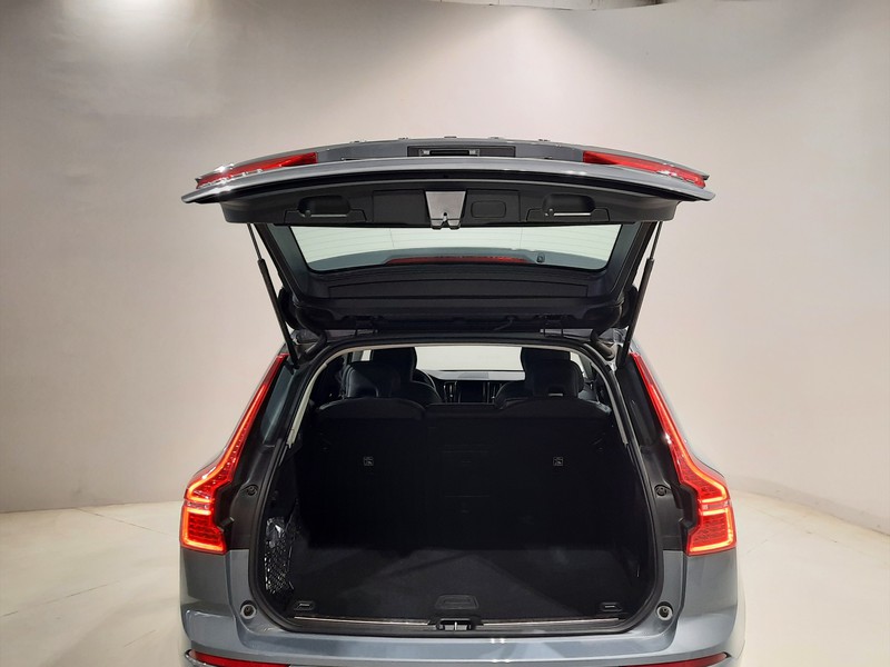 19 - Volvo XC60 2.0 b4 momentum awd automatico