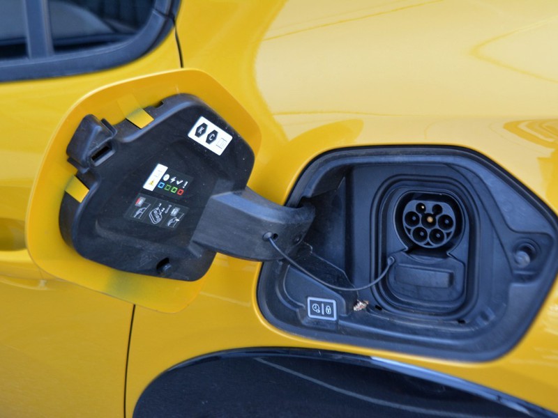 13 - Peugeot e-208 5 porte 100kw allure pack