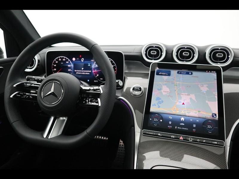 13 - Mercedes GLC suv 300 amg line premium 4matic 9g-tronic