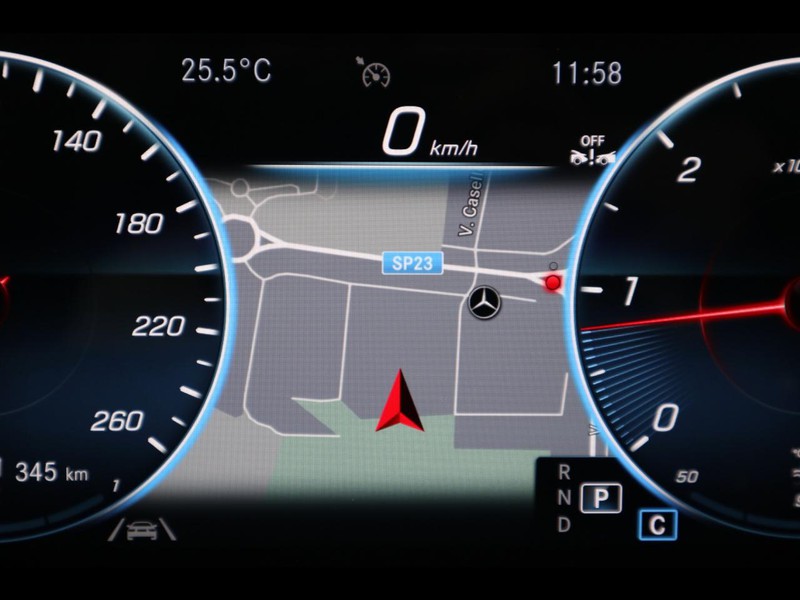 13 - Mercedes GLA 200 d premium 8g-dct