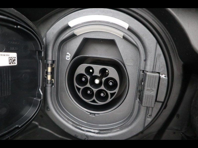 19 - Mercedes GLC suv 300 de plug in hybrid amg line premium tech 4matic 9g-tronic