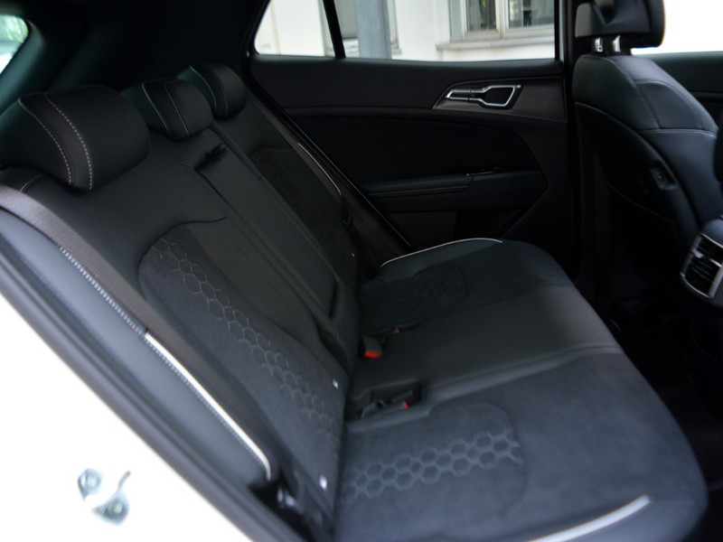 7 - Kia Sportage 1.6 t-gdi hev gt-line sunroof pack at6