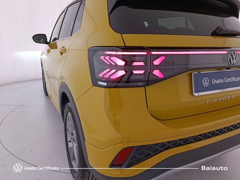 25 - Volkswagen T-Cross 1.0 tsi 115cv r-line