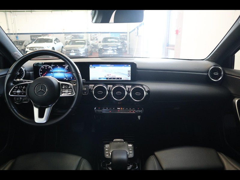 13 - Mercedes Classe A 200 d sport 8g-dct