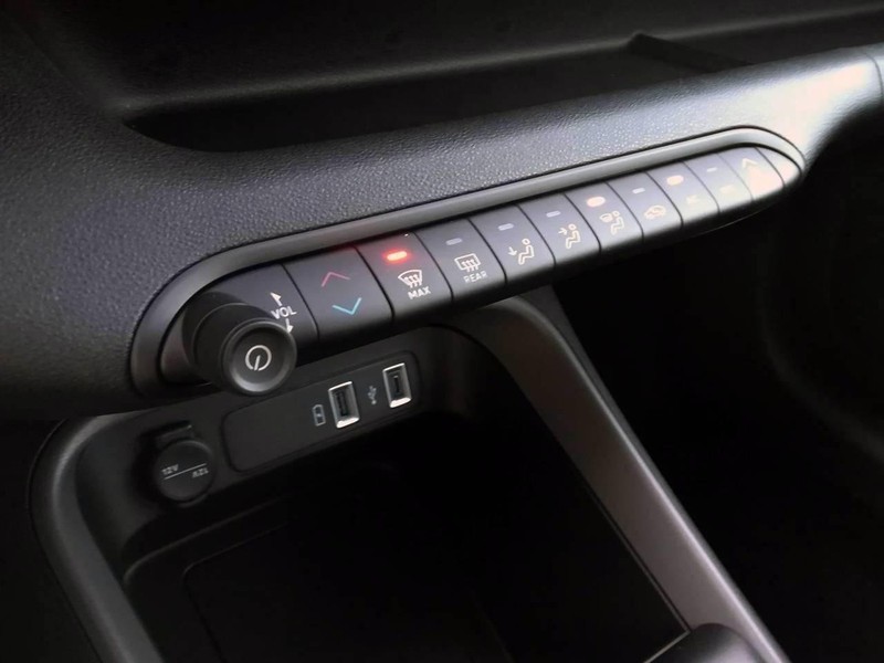 13 - Jeep Avenger 1.2 turbo 100cv longitude fwd