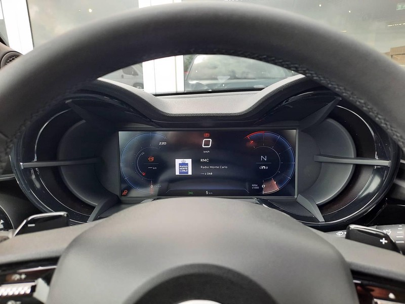 13 - Alfa Romeo Junior 1.2 hybrid 145cv ibrida edct6