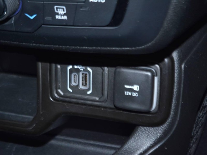 19 - Jeep Renegade 1.5 turbo t4 mhev altitude 2wd dct