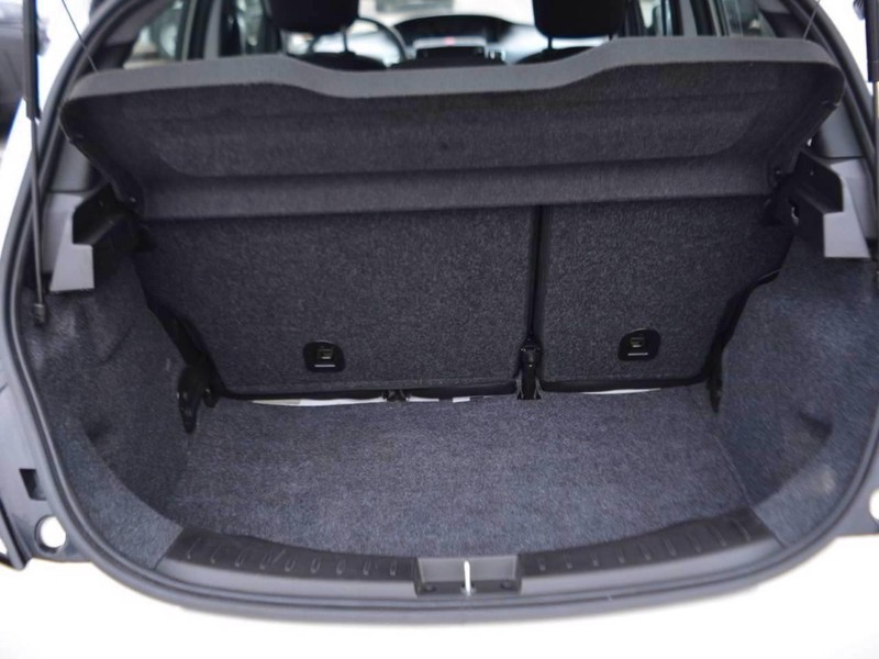 13 - Lancia Ypsilon 1.0 firefly hybrid 70cv platino s&s
