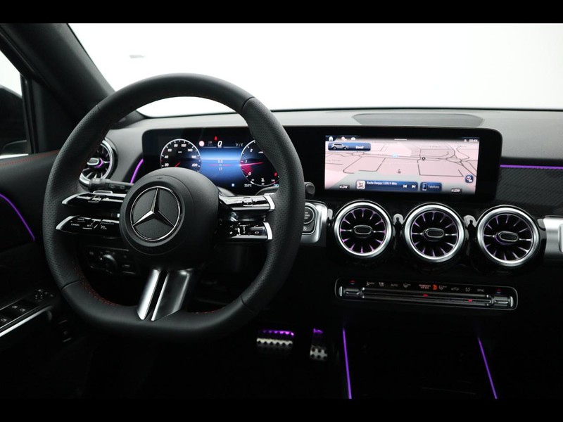 13 - Mercedes GLB 200 d amg line premium 8g-dct