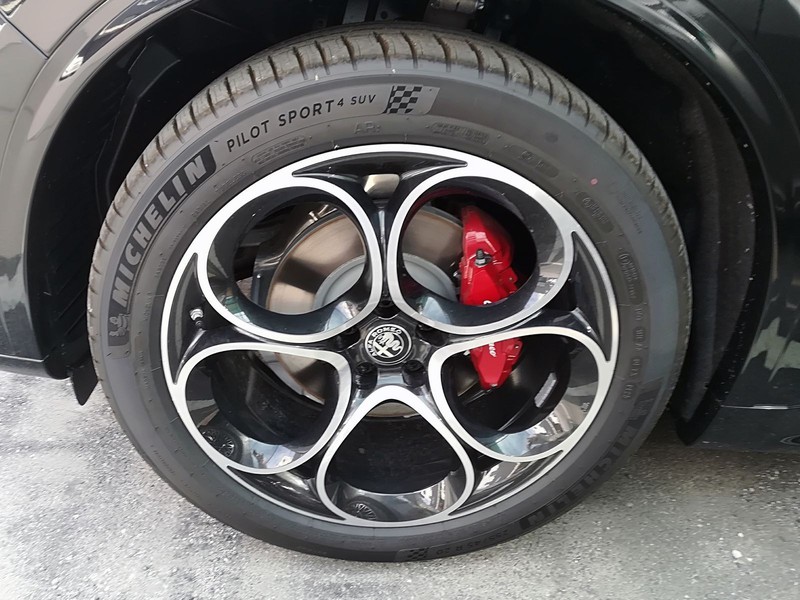 13 - Alfa Romeo Stelvio 2.2 turbo 210cv veloce q4 at8