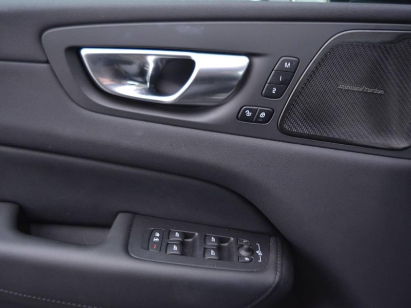 13 - Volvo XC60 2.0 b4 plus dark automatico
