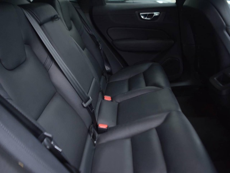 7 - Volvo XC60 2.0 b4 plus dark automatico