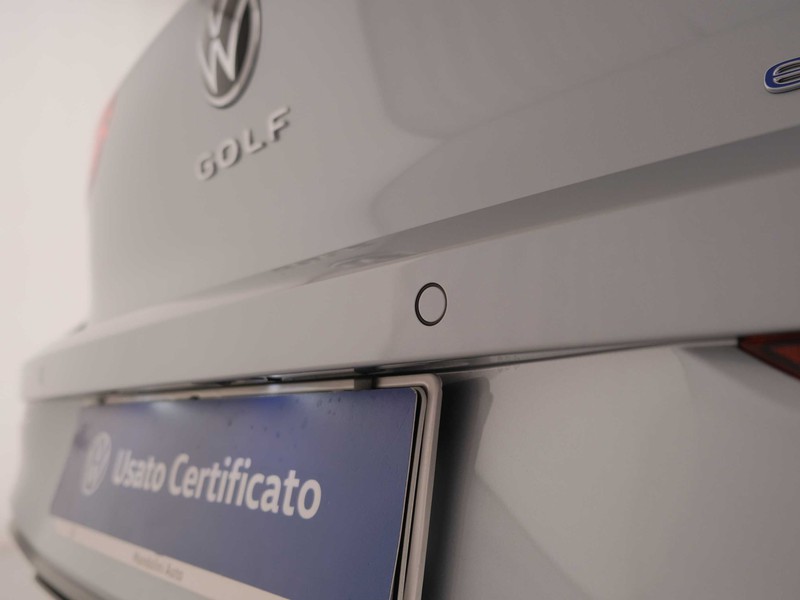 37 - Volkswagen Golf 1.5 tsi ehybrid 204cv edition plus dsg