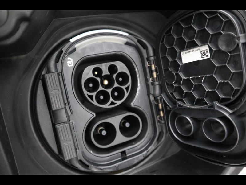 19 - Mercedes EQA 250 sport plus