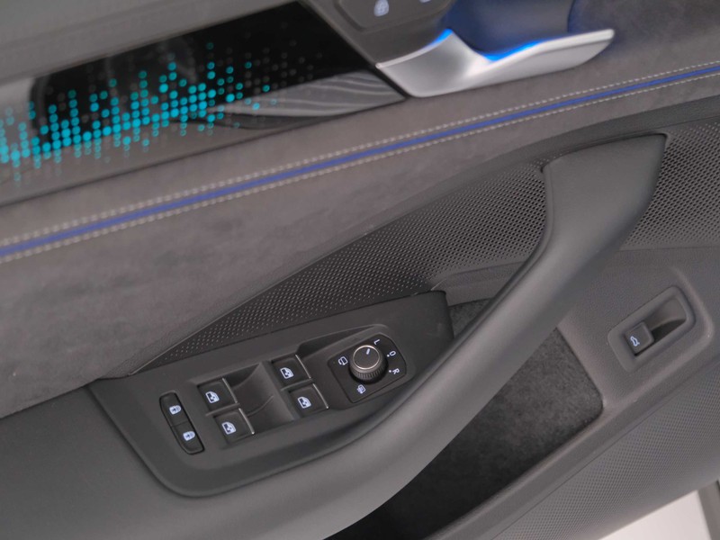 25 - Volkswagen Passat 1.5 etsi act 150cv r-line dsg