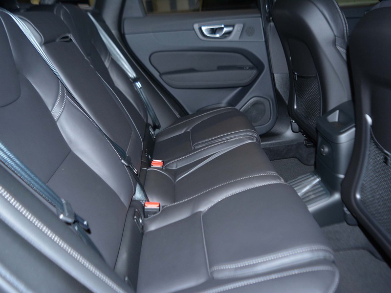 7 - Volvo XC60 2.0 t6 plug-in hybrid ultra black edition awd automatico