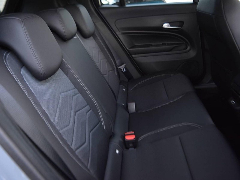 7 - Jeep Avenger 1.2 turbo e-hybrid mhev 110cv summit fwd edct6