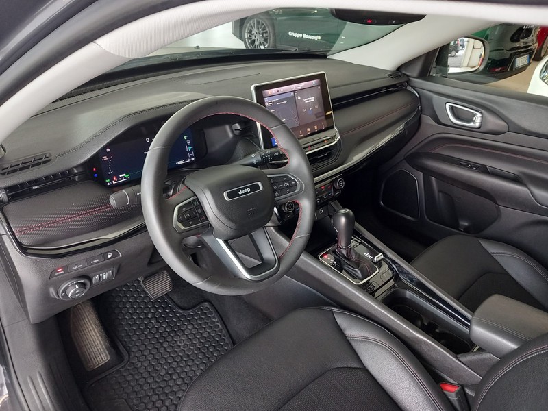 7 - Jeep Compass 1.3 turbo t4 phev trailhawk 4xe at6