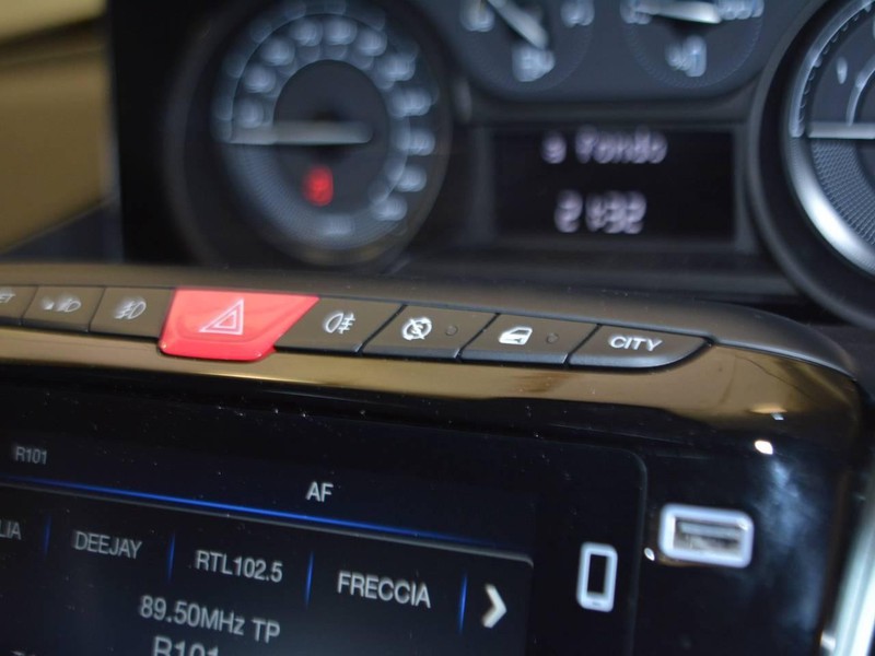 19 - Lancia Ypsilon 1.0 firefly hybrid 70cv platino s&s