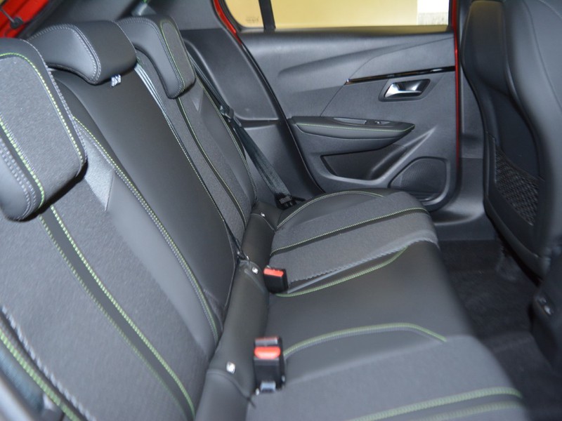 7 - Peugeot 208 1.2 hybrid 48v 110cv gt e-dcs6