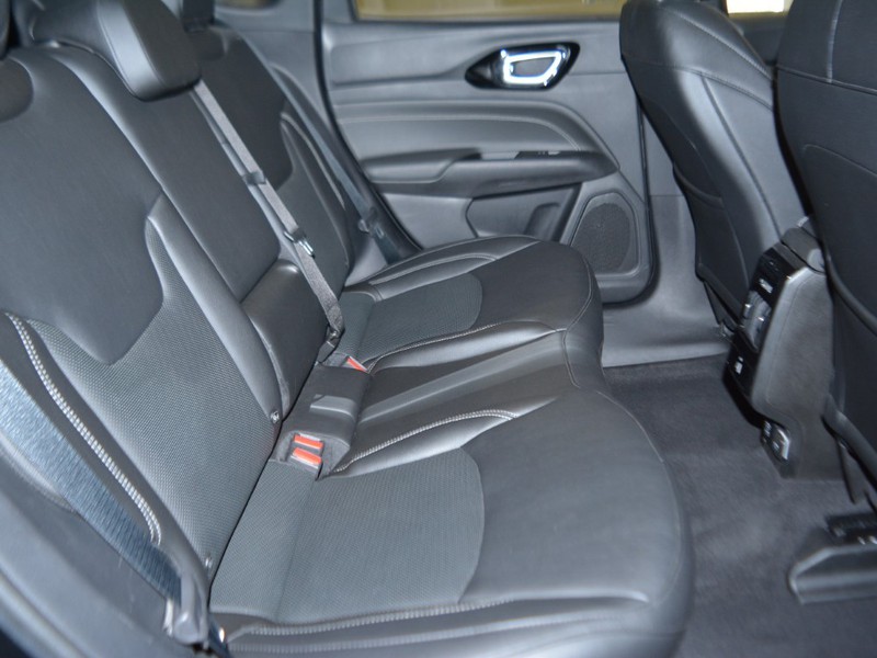 7 - Jeep Compass 1.3 turbo t4 phev s 4xe at6