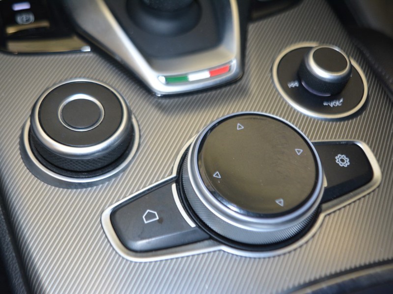 19 - Alfa Romeo Stelvio 2.2 turbo 210cv veloce q4 at8