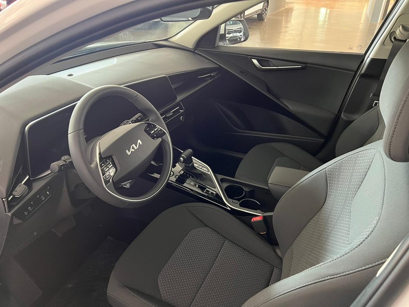 7 - Kia Niro 1.6 gdi hev 129cv business dct